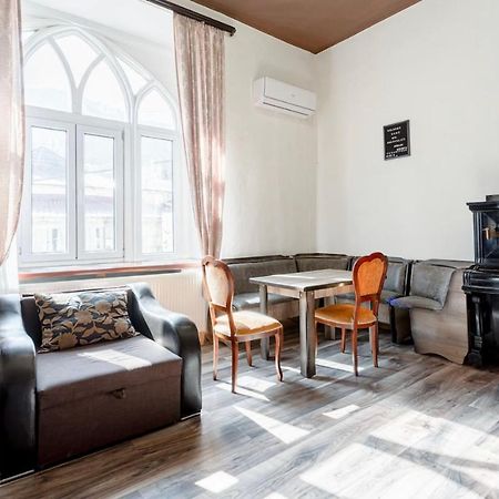 Central Location King Size Bed تبليسي المظهر الخارجي الصورة