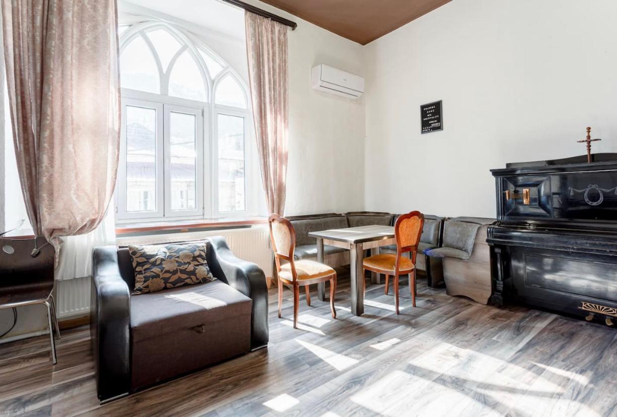 Central Location King Size Bed تبليسي المظهر الخارجي الصورة