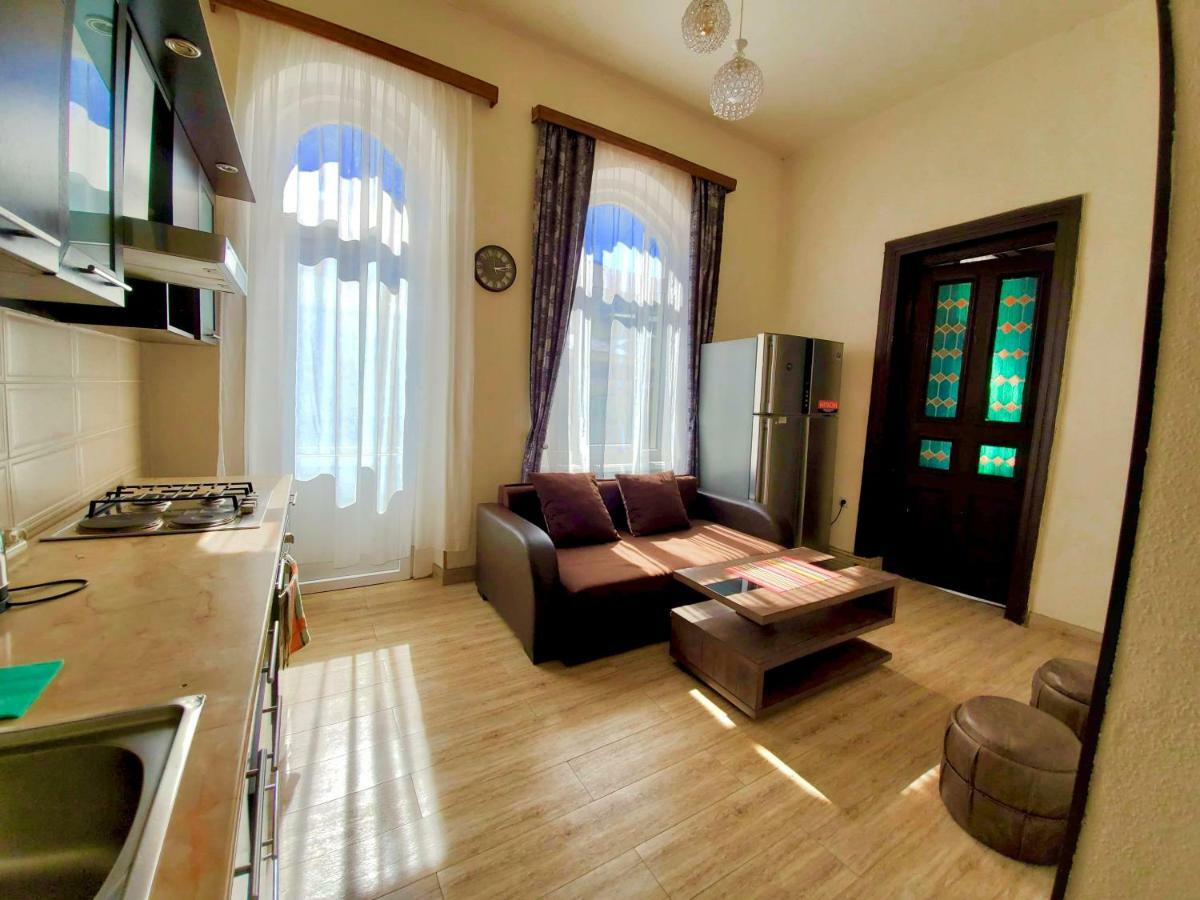 Central Location King Size Bed تبليسي المظهر الخارجي الصورة
