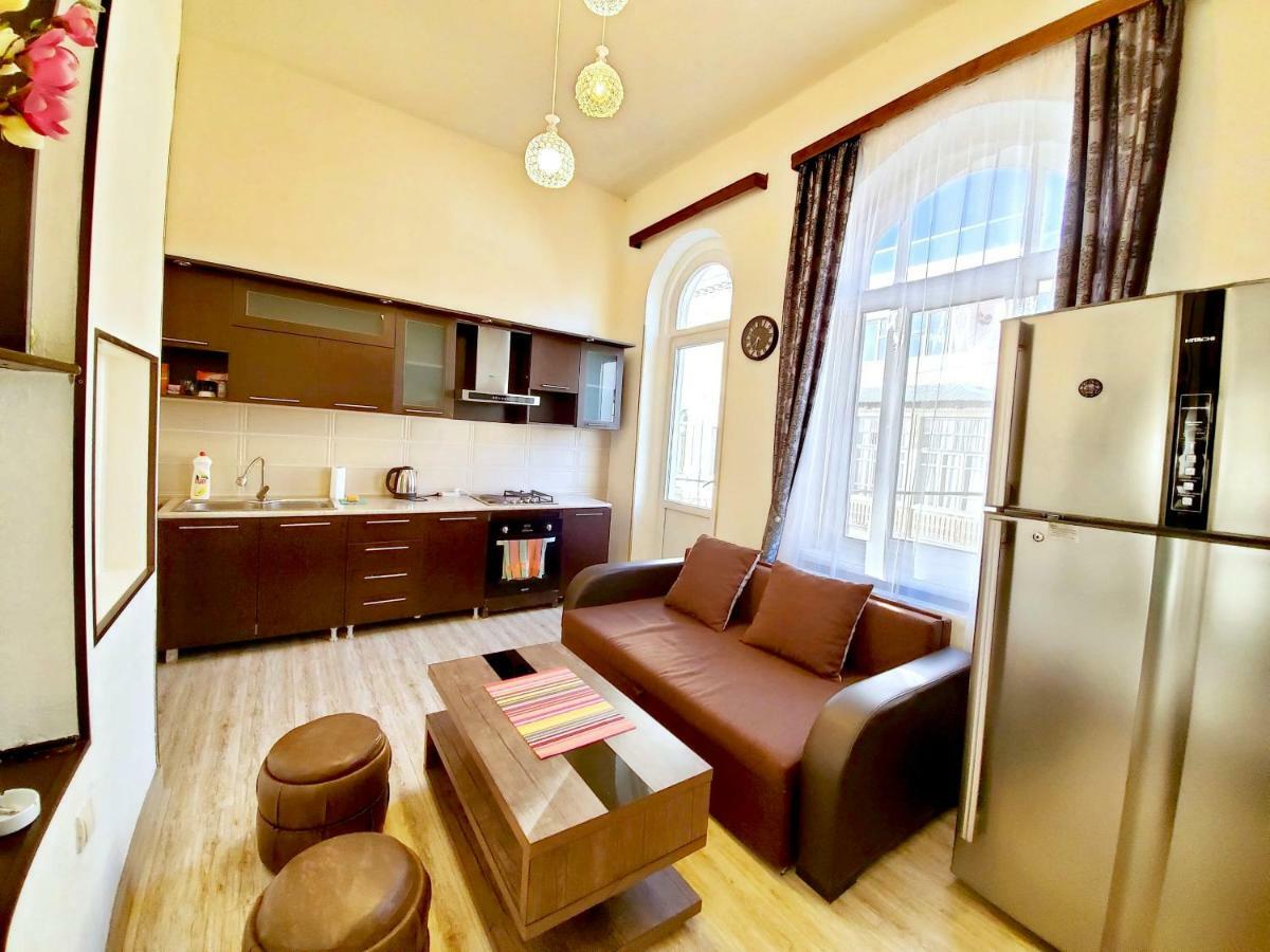 Central Location King Size Bed تبليسي المظهر الخارجي الصورة
